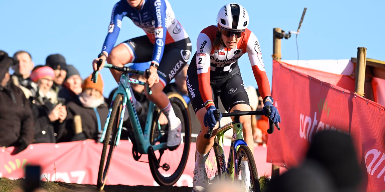 Lucinda Brand Dominates in World Cup Dendermonde with 11th Straight Win