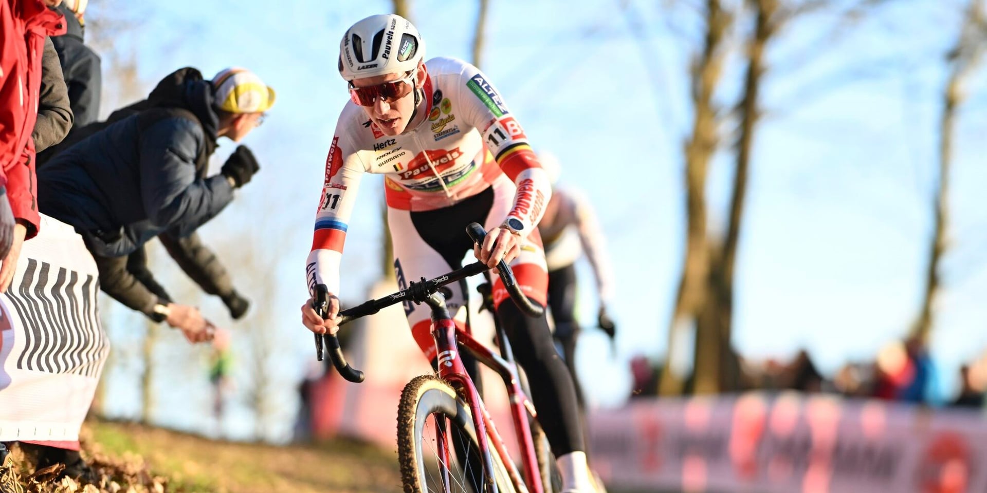 Crash ruins Michael Vanthourenhout's chances in Superprestige Diegem