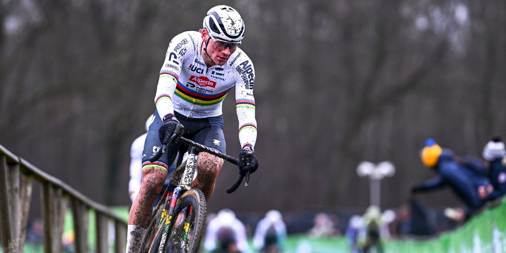 Mathieu van der Poel beats Emiel Verstrynge and triumphs in GP Sven Nys