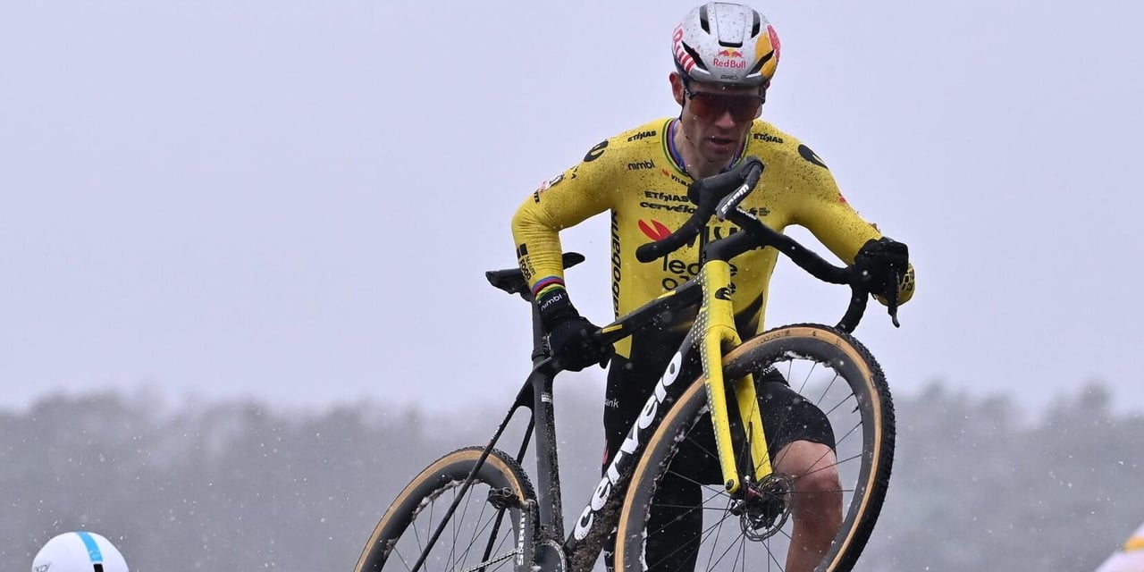 Van Aert at work in Mol - photo: Fotopersburo Cor Vos