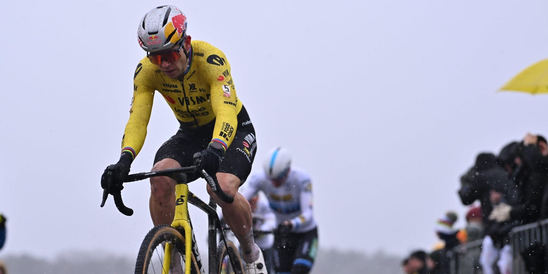 Wout van Aert trains outside nine days after ankle surgery: "Won Monday"