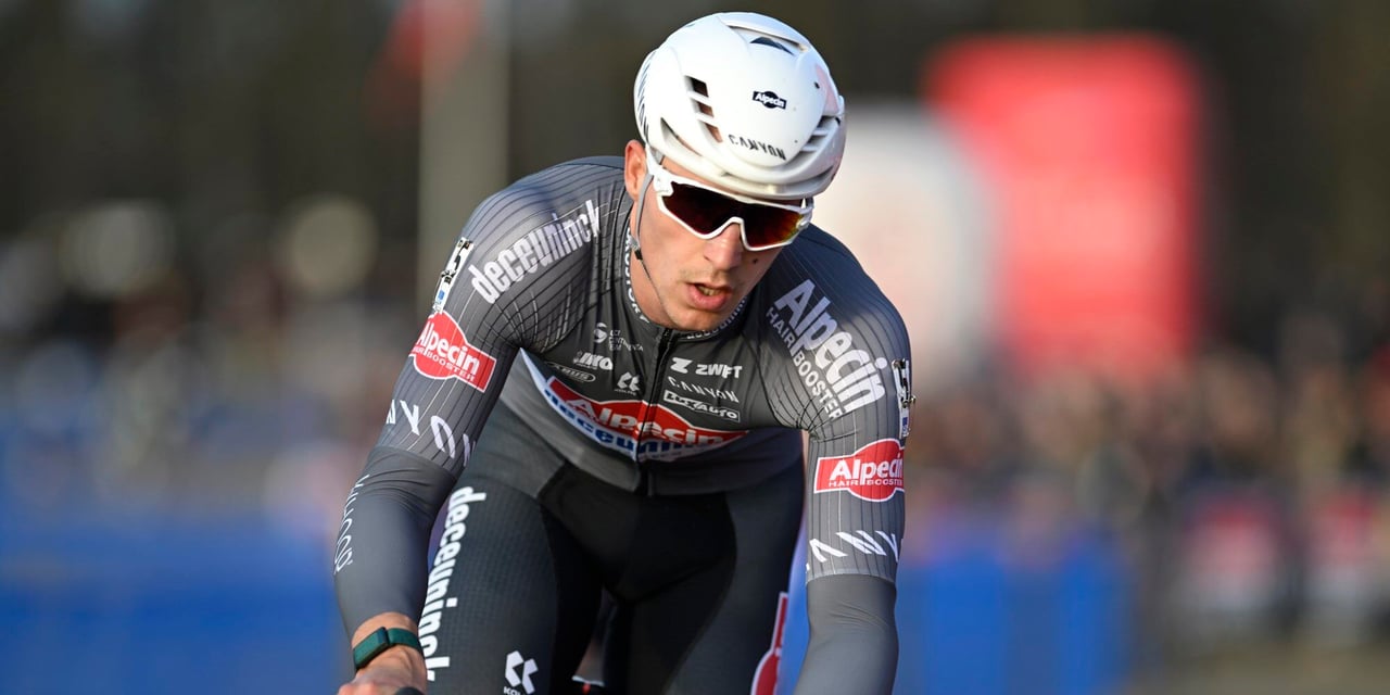Niels Vandeputte beats Michael Vanthourenhout after thrilling final lap at Superprestige Gullegem