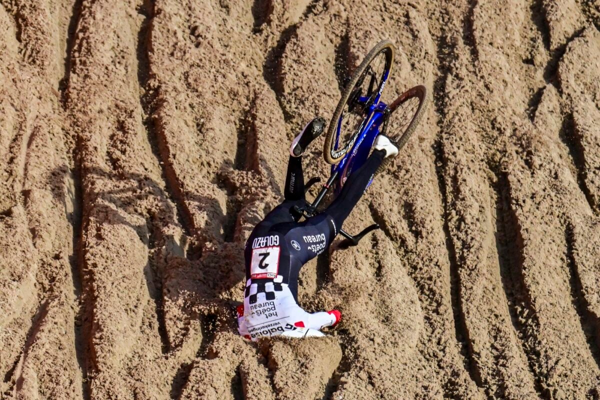 Sand tasting for Lucinda Brand - photo: Fotopersburo Cor Vos