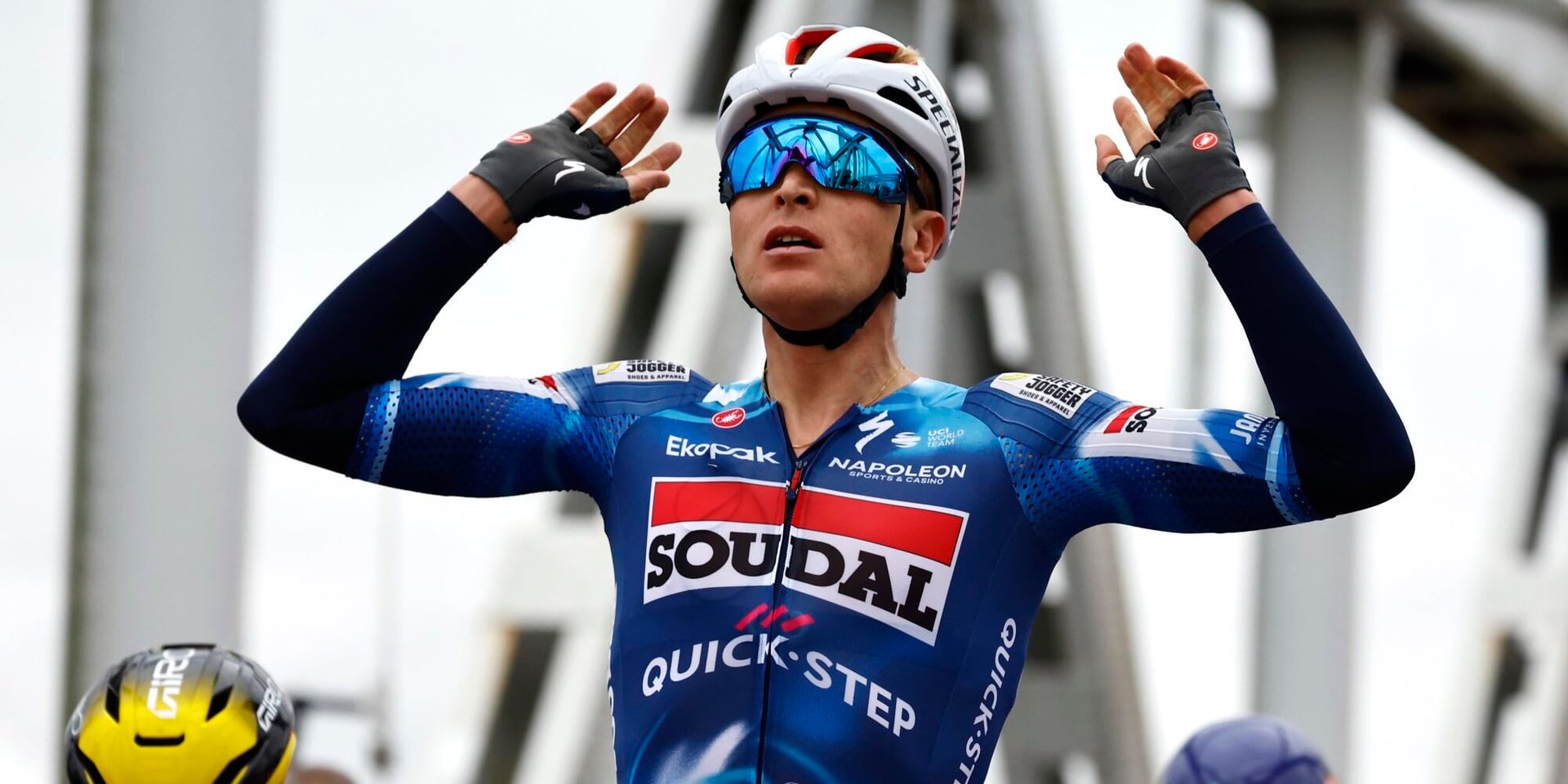 Tim Merlier Postpones Season Start Due to Persistent Knee Injury