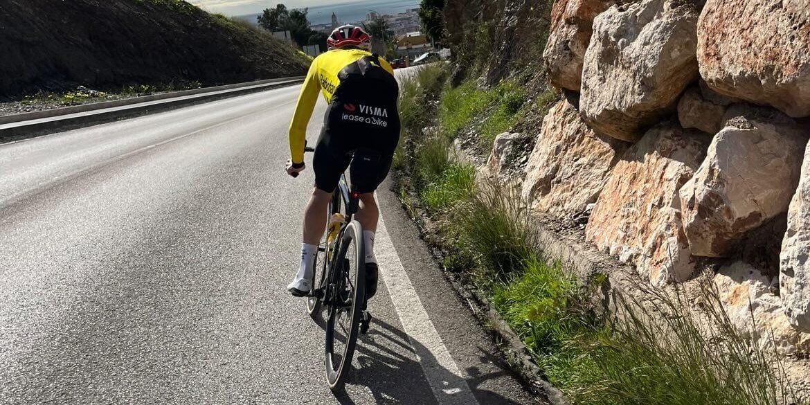 Is It Allowed for Amateur Cyclists to Draft Behind Pros During Training?