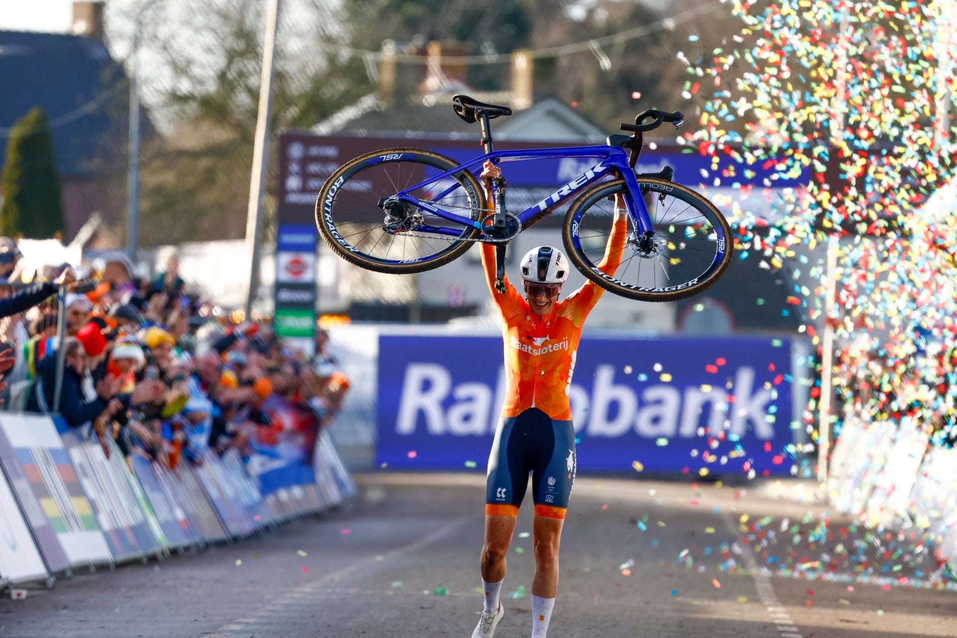 Lucinda Brand Dominates to Win 2026 Cyclo-cross World Title in Hulst