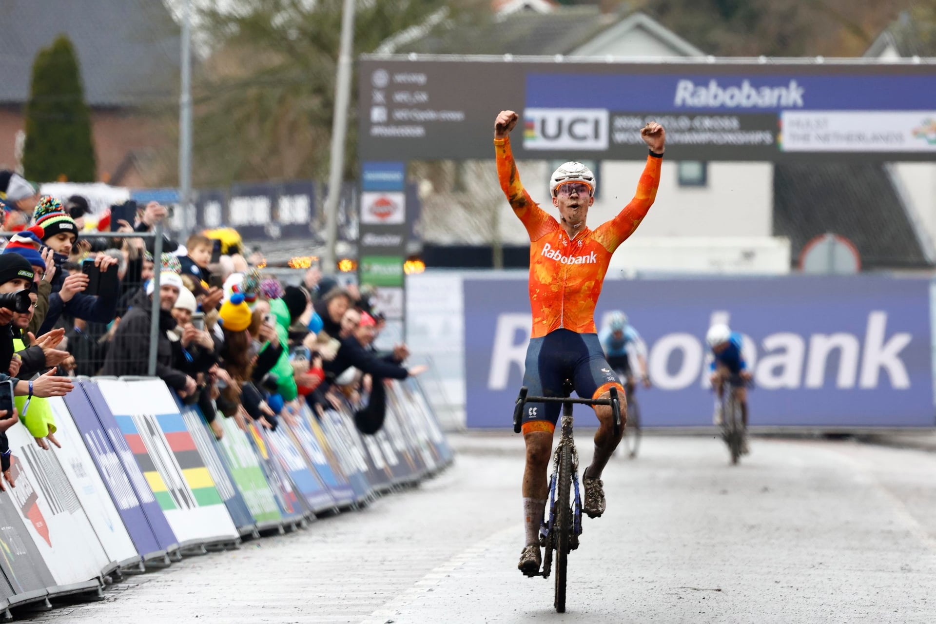 Cyclocross worlds 2026: Delano Heeren wins junior title in thriller, Grigolini cracks under pressure