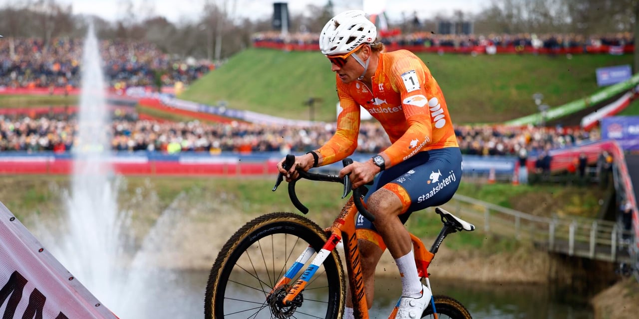 Mathieu van der Poel must fix flat tire just before world championships