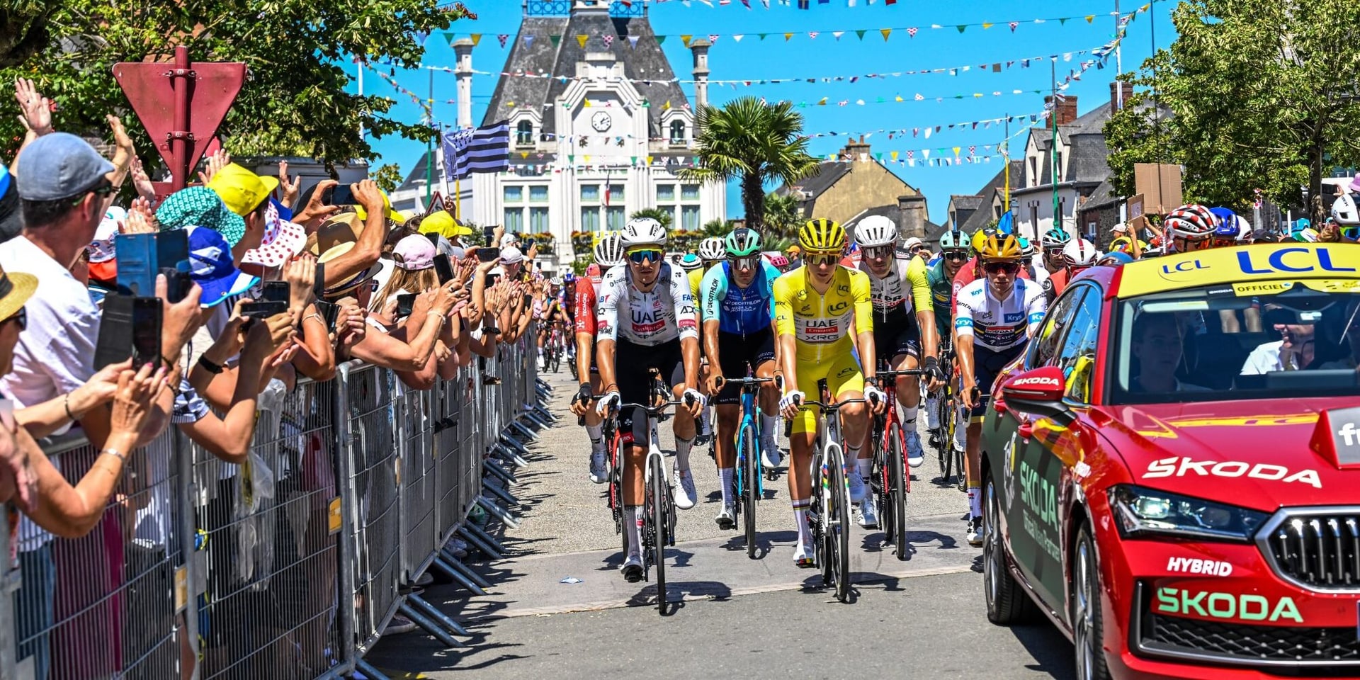 UCI intensifies safety inspections on wheels, tires, and barriers