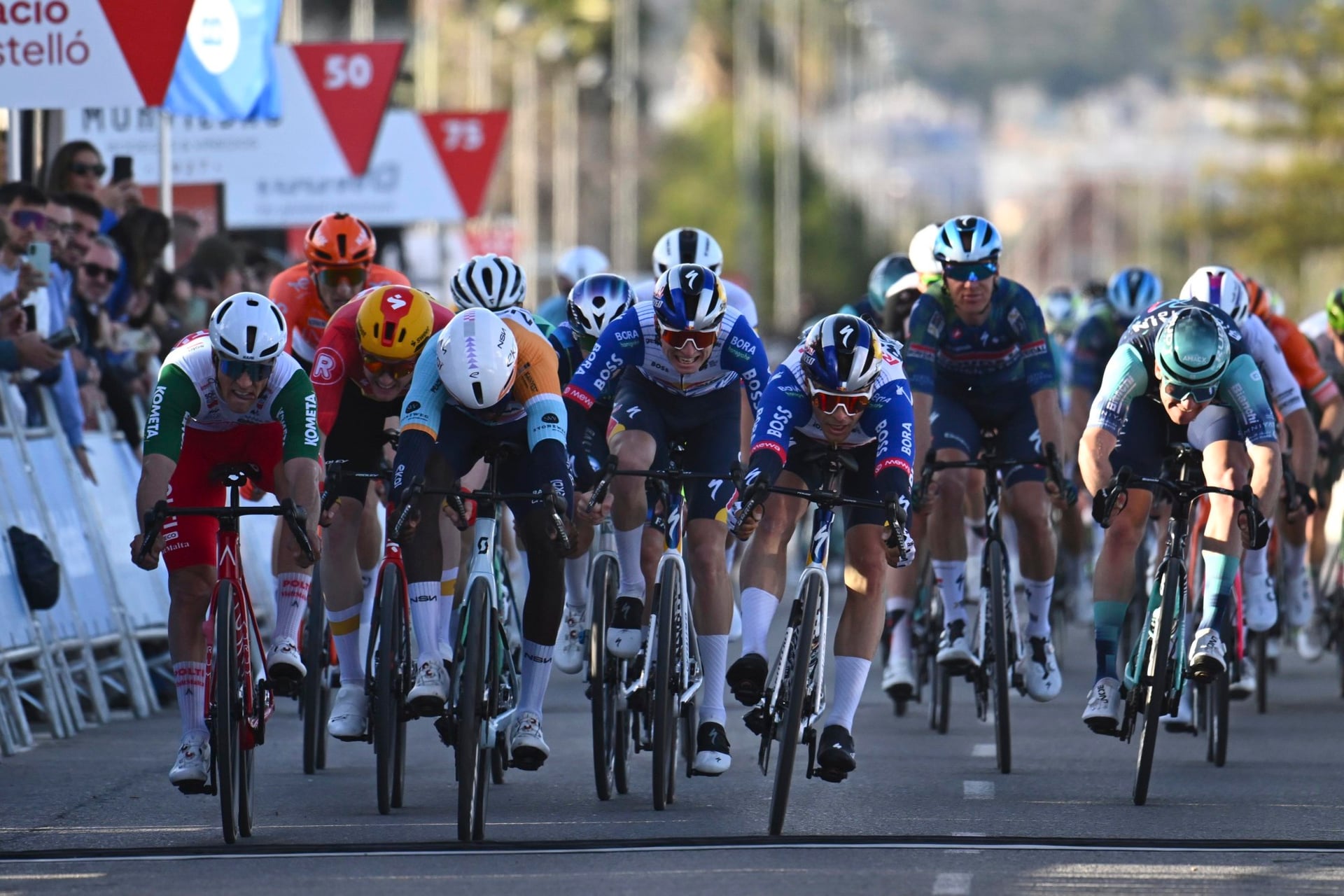 Biniam Girmay beats Arne Marit and wins for NSN Cycling in Valencia stage
