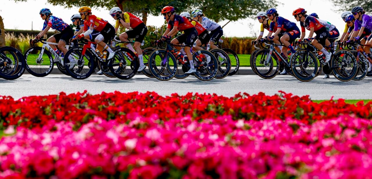 The peloton on the way during the second stage - photo: Fotopersburo Cor Vos